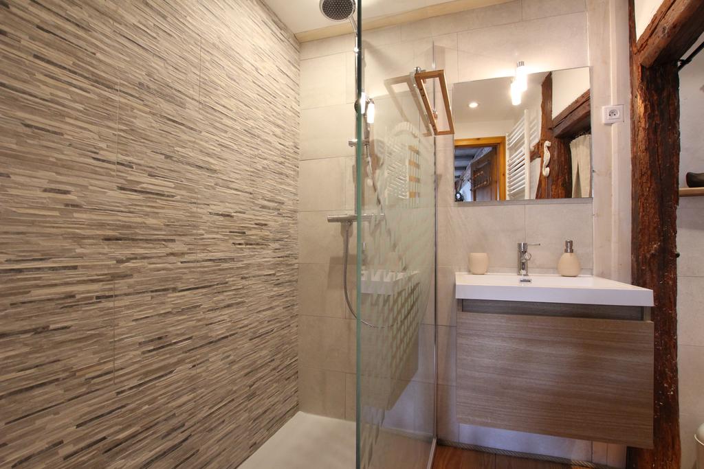 Salle d'eau, douche à l'italienne - Gîte à Turckheim